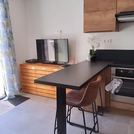 Romytt Suite Saint-Quentin-la-Poterie Exterior photo